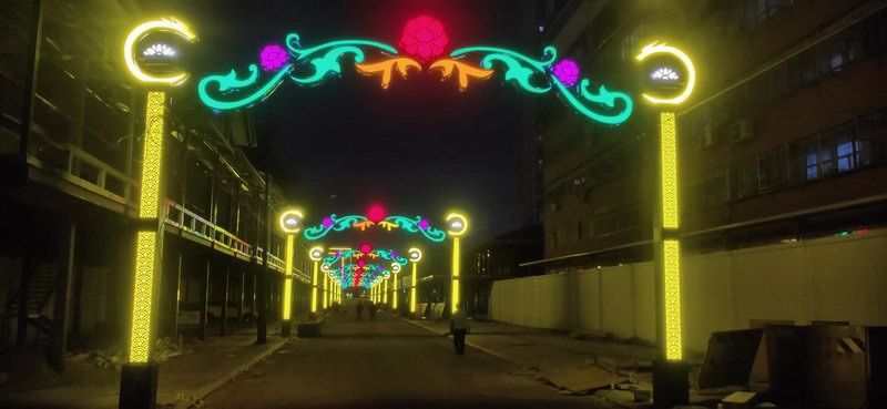 步行街發(fā)光跨街造型